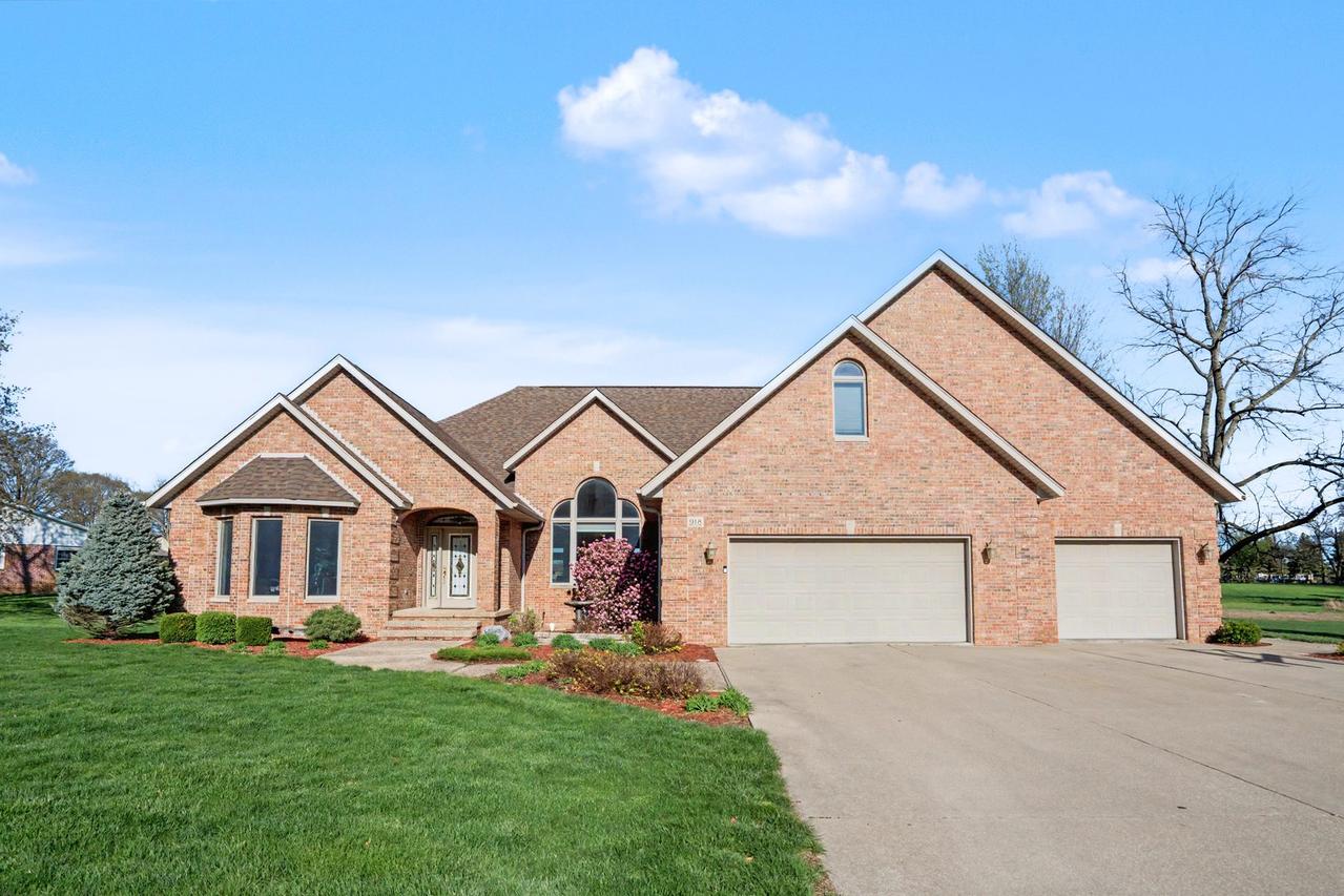 918 Melody Hills Dr., Fulton, IL 61252
