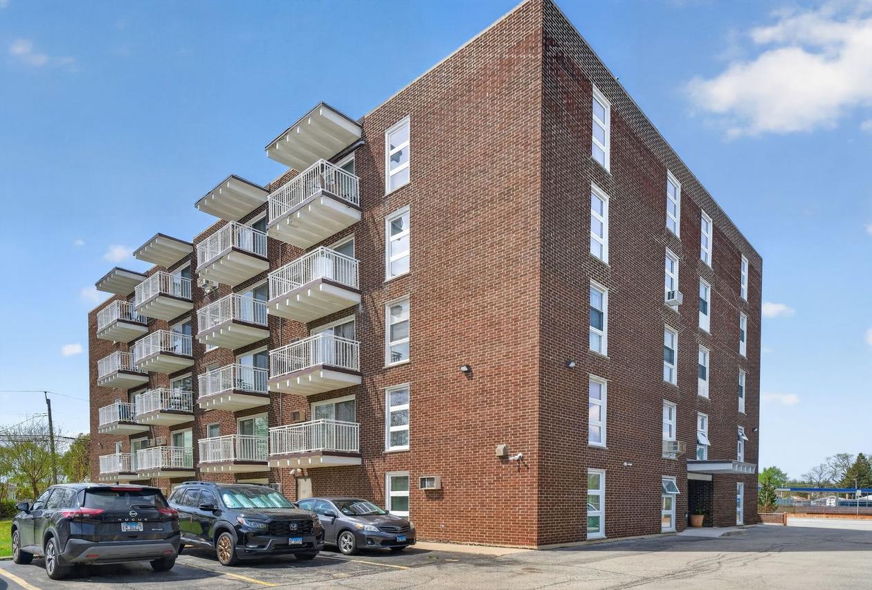 7225 W Higgins Ave. #103, Chicago, IL 60656