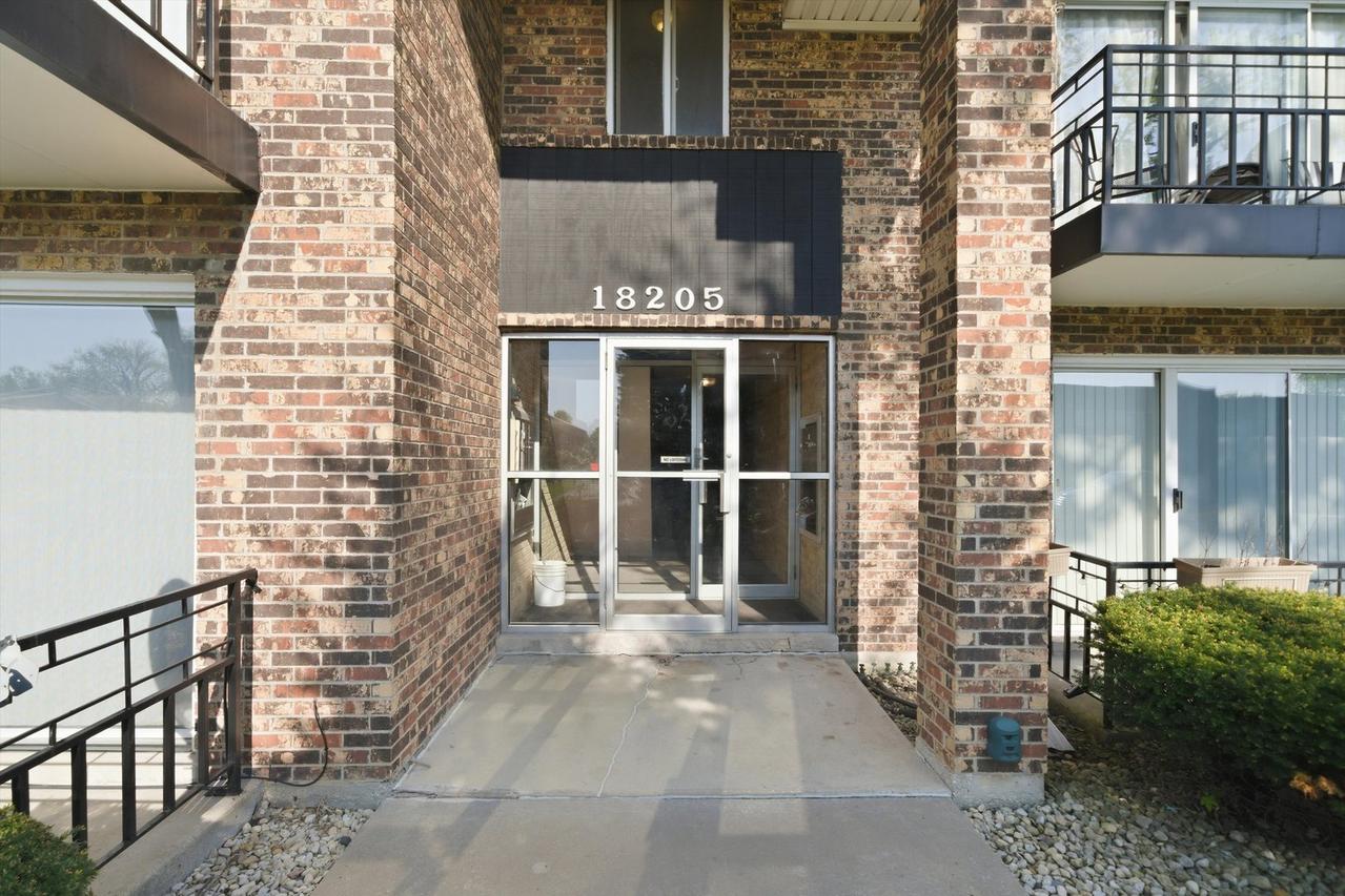 18205 Hart Dr. #3A, Homewood, IL 60430