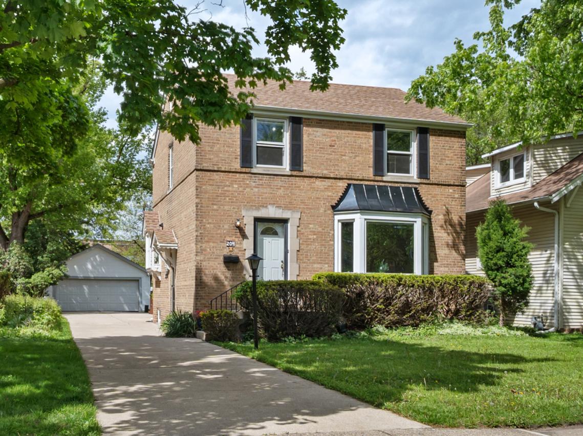 204 Parkview Rd., Riverside, IL 60546