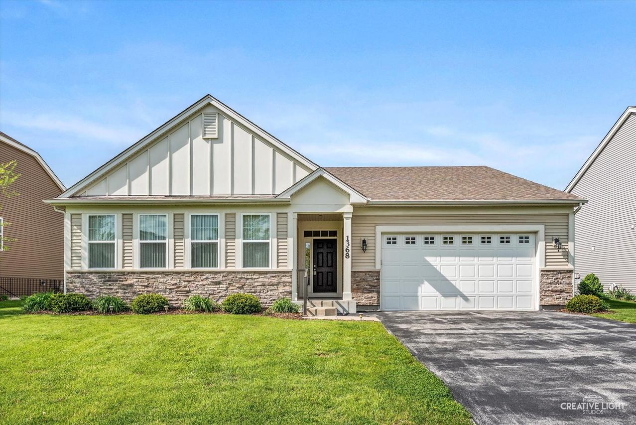 1368 Hearthstone Ln., North Aurora, IL 60542