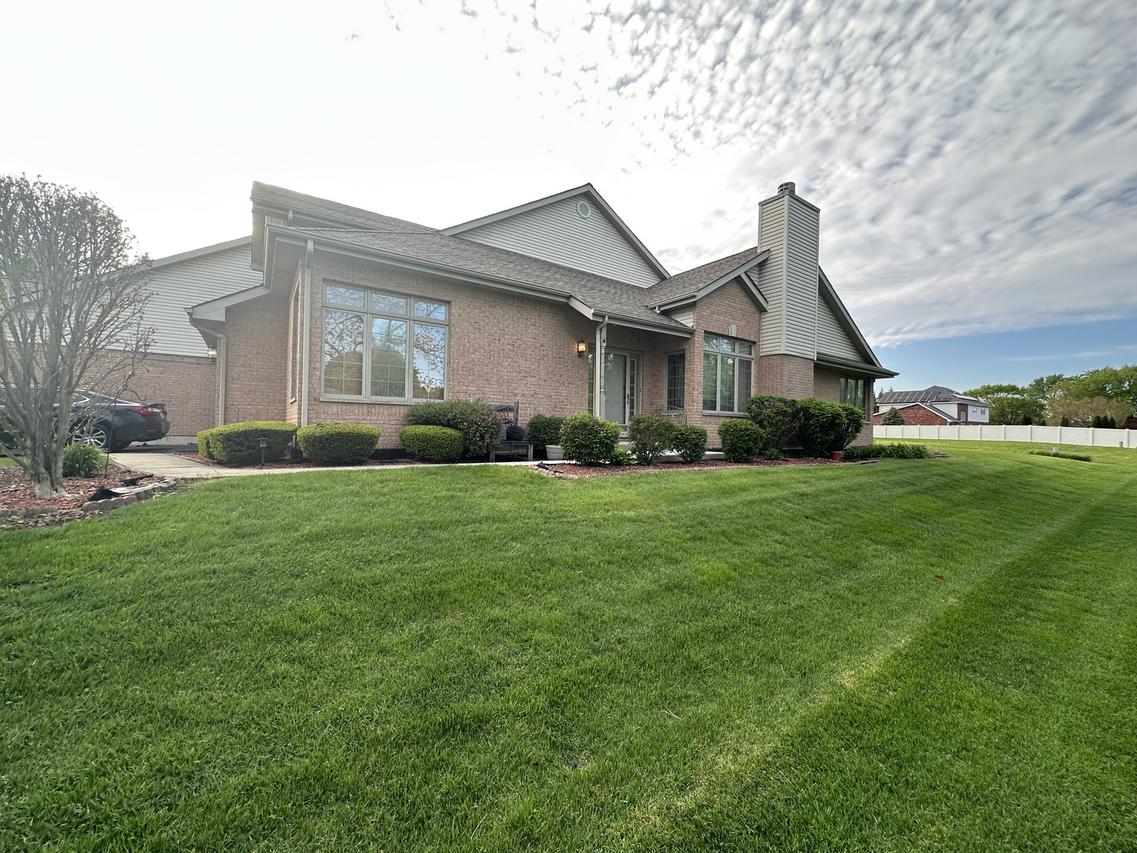 6620 S Pond View Dr., Tinley Park, IL 60477