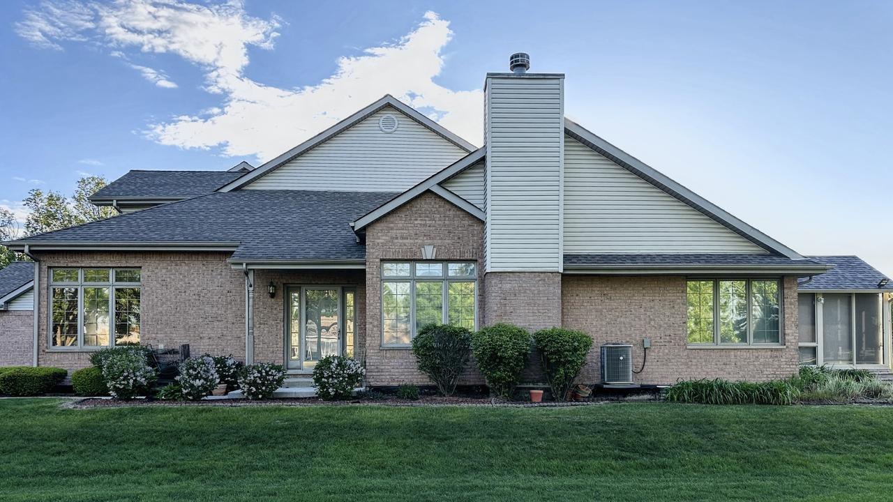 6620 S Pond View Dr., Tinley Park, IL 60477