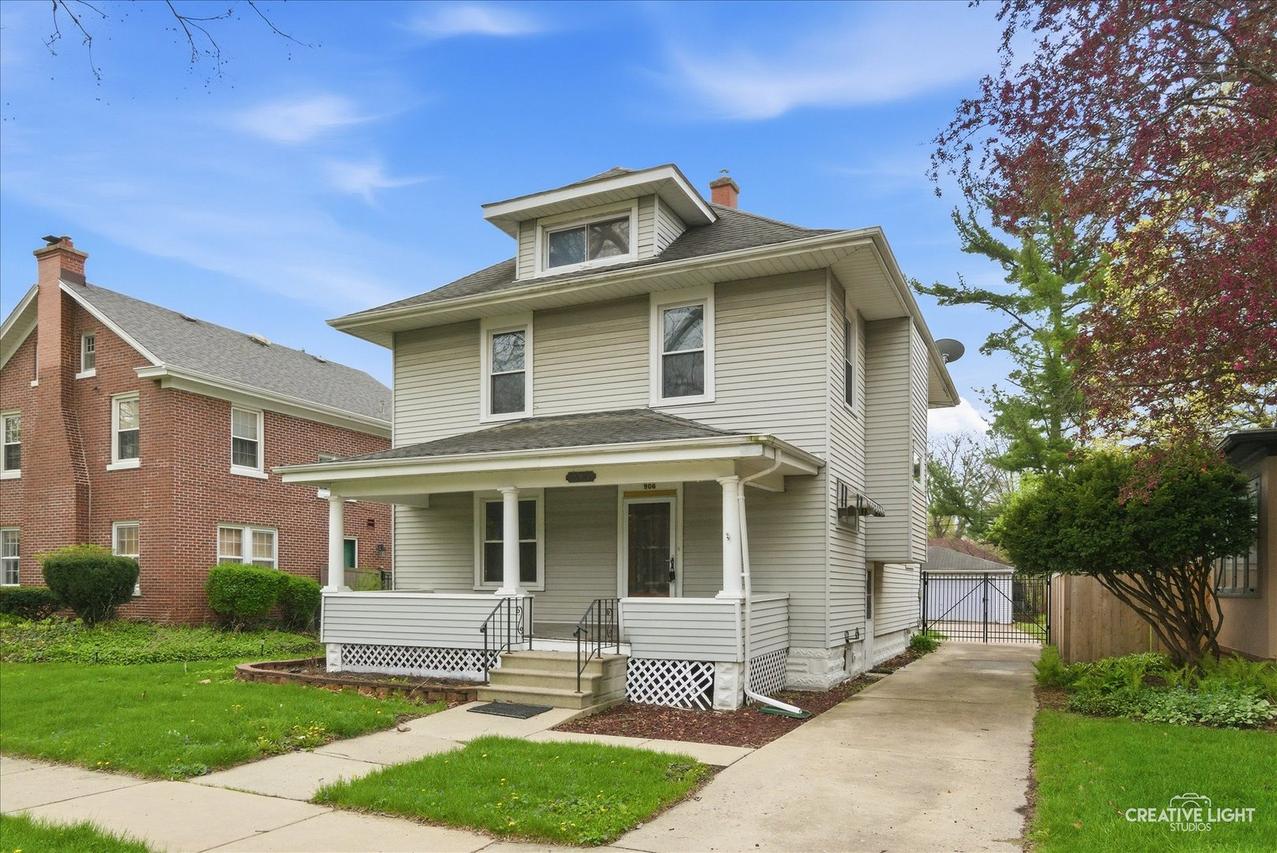 906 Garfield Ave., Aurora, IL 60506