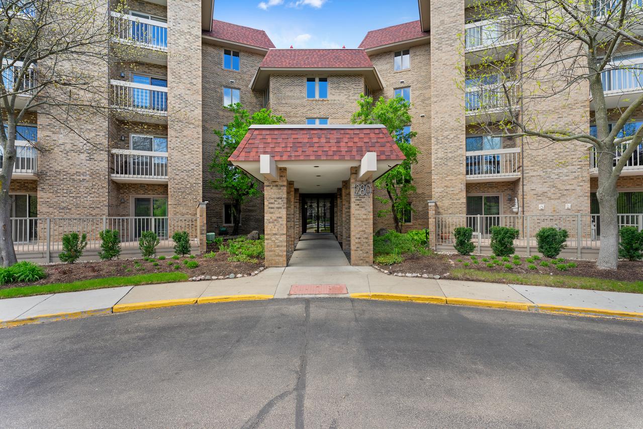 1280 Rudolph Rd. #4K, Northbrook, IL 60062