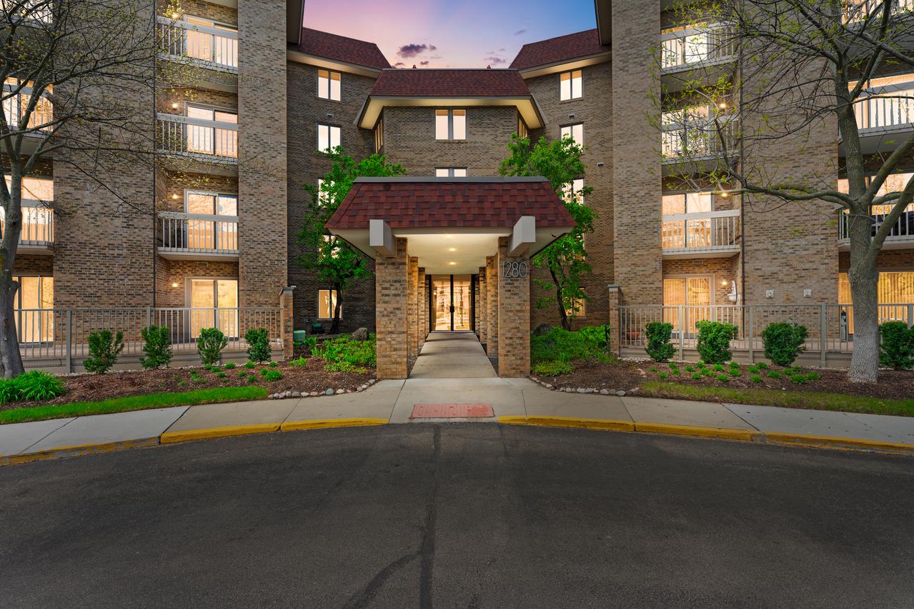1280 Rudolph Rd. #4K, Northbrook, IL 60062