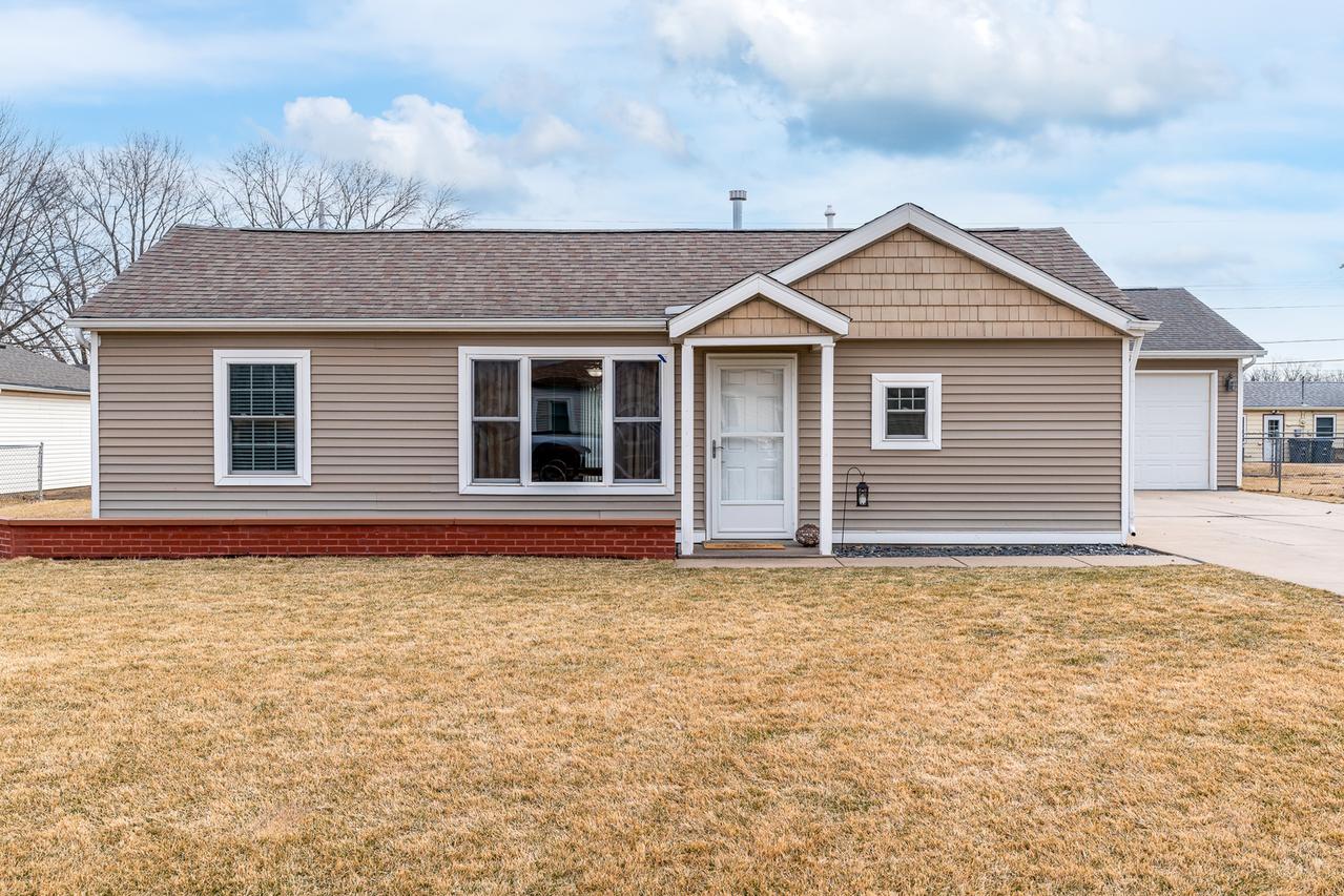 12 Suburban Heights, Milan, IL 61264