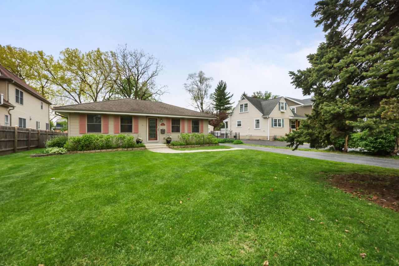 29 W Goebel Dr., Lombard, IL 60148