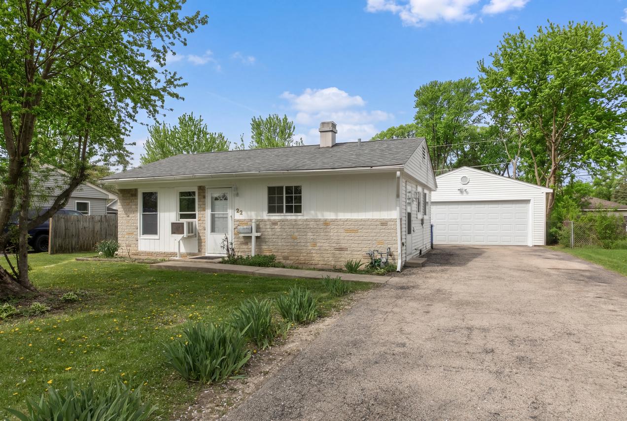 22 Wren Rd., Carpentersville, IL 60110