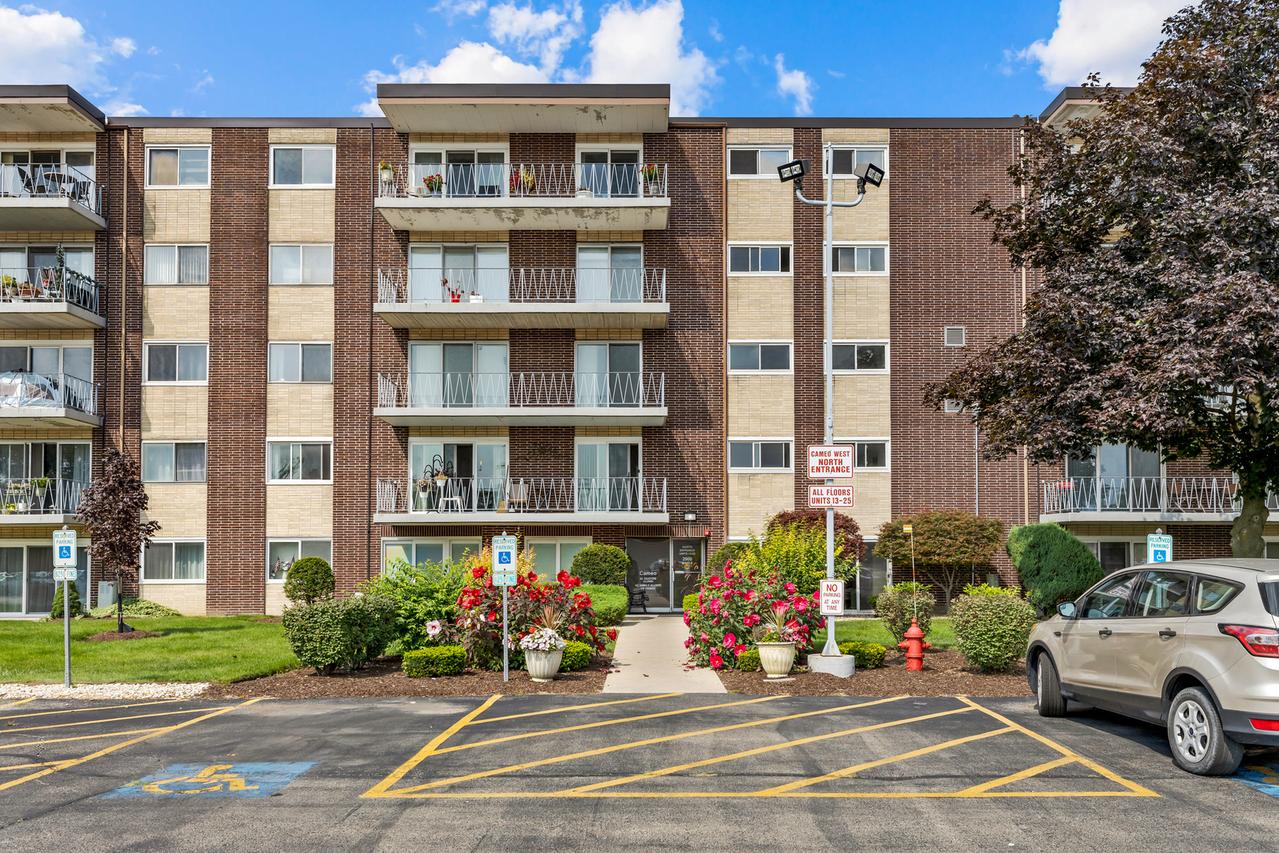 2900 Maple Ave. #17E, Downers Grove, IL 60515