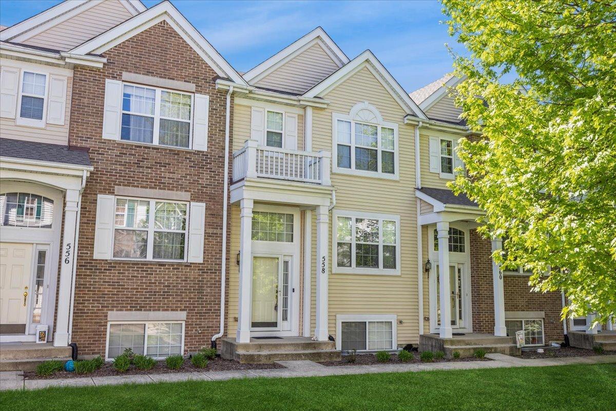 558 Lincoln Station Dr., Oswego, IL 60543