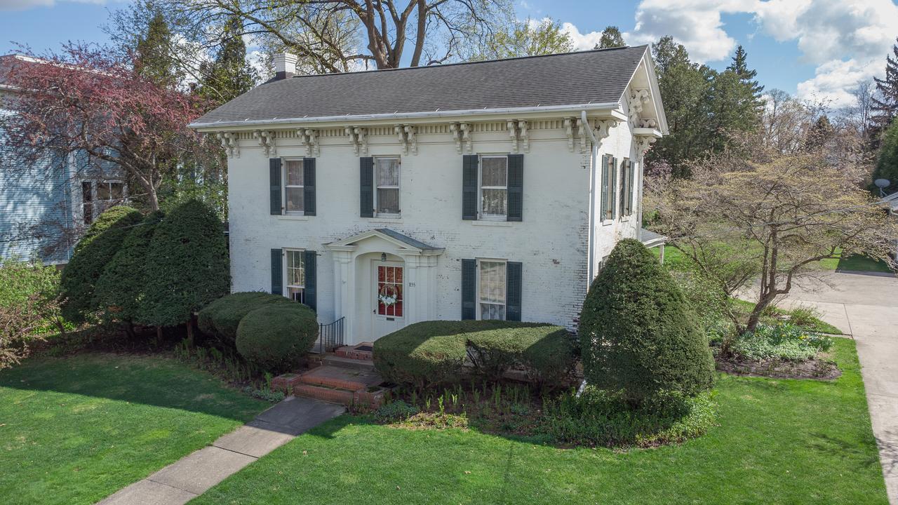 855 W Stephenson St., Freeport, IL 61032