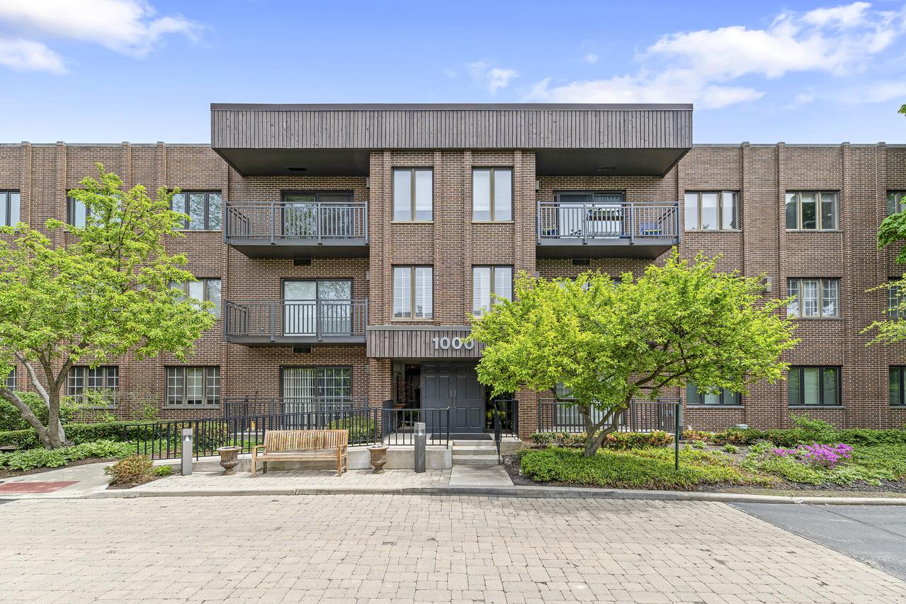 1000 Deerfield Rd. #101, Highland Park, IL 60035