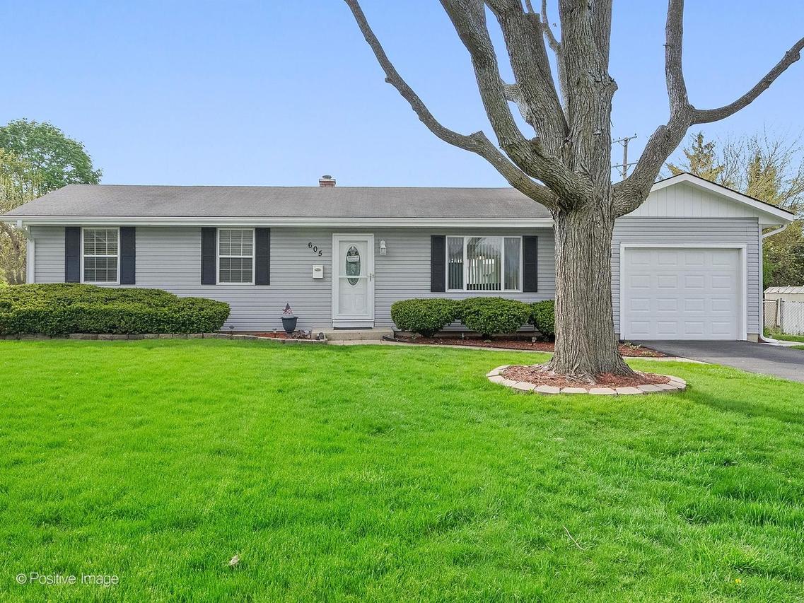 605 Commanche Ct., Carol Stream, IL 60188