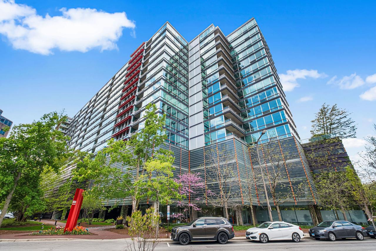 800 Elgin Rd. #PH20, Evanston, IL 60201
