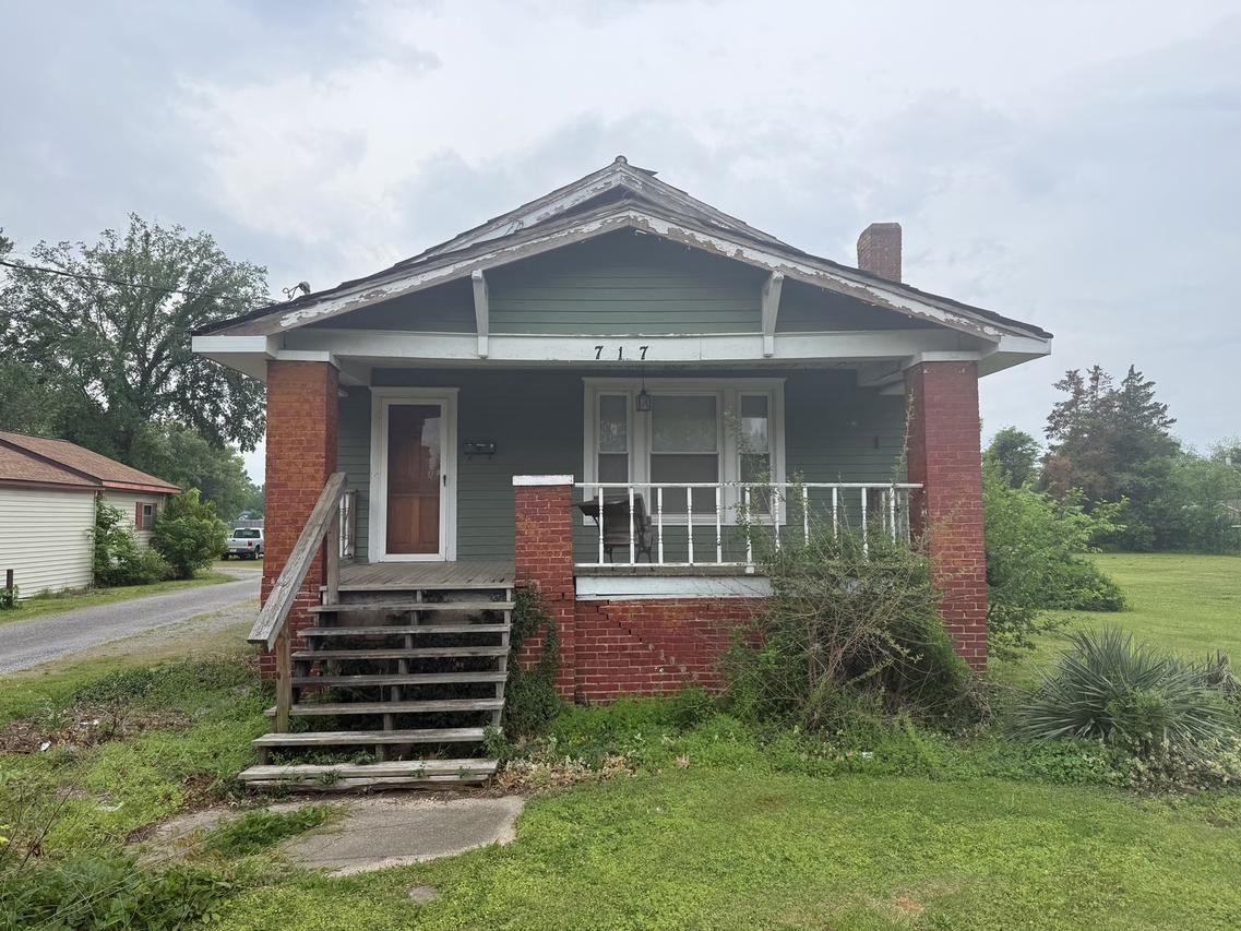 717 W Sloan St., Harrisburg, IL 62946
