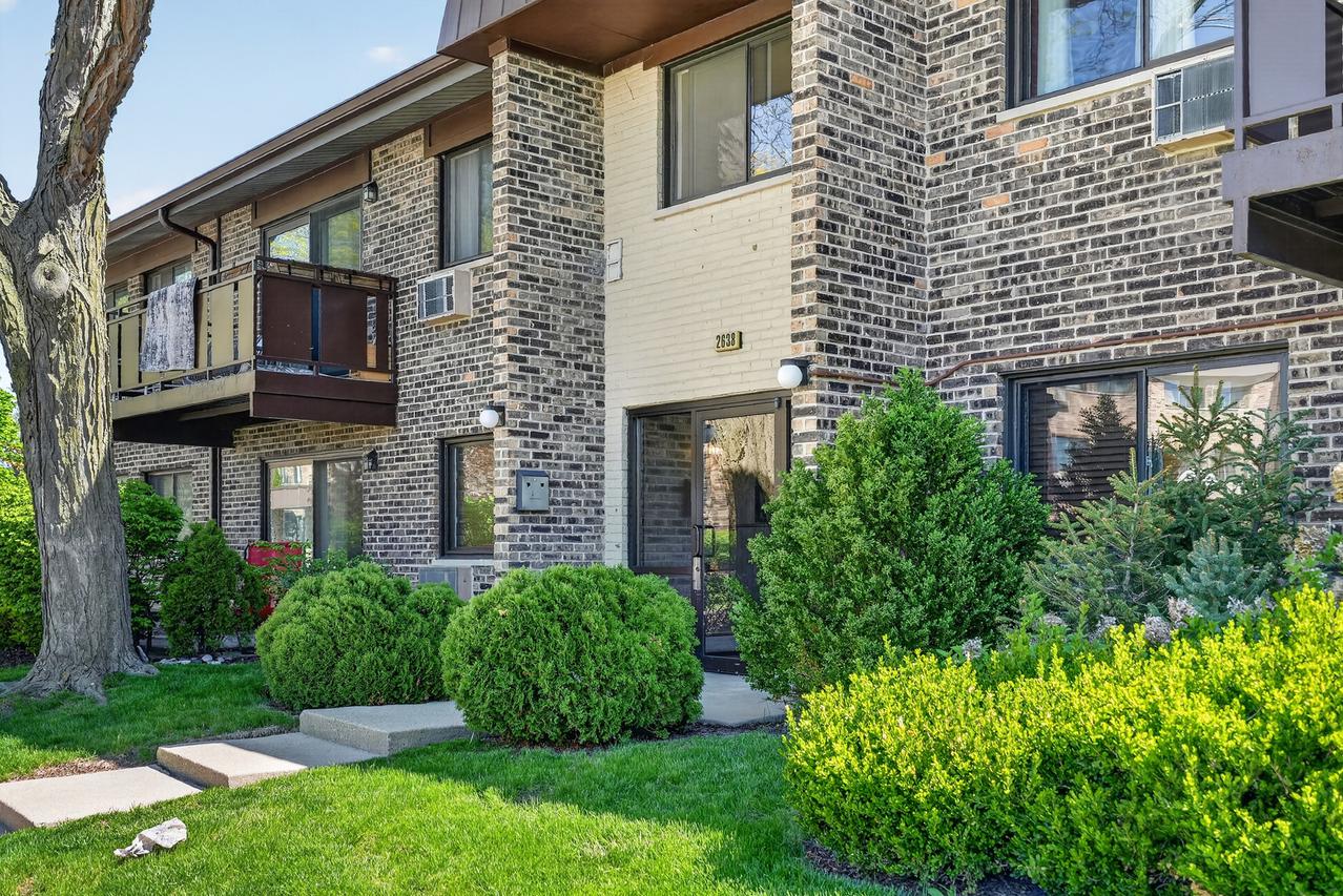 2638 N Windsor Dr. #102, Arlington Heights, IL 60004