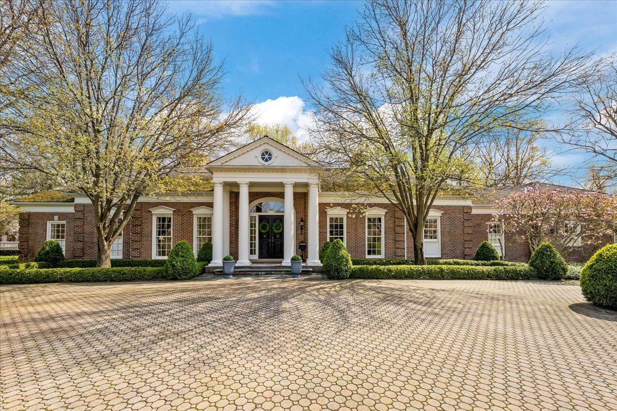 675 E Woodland Rd., Lake Forest, IL 60045