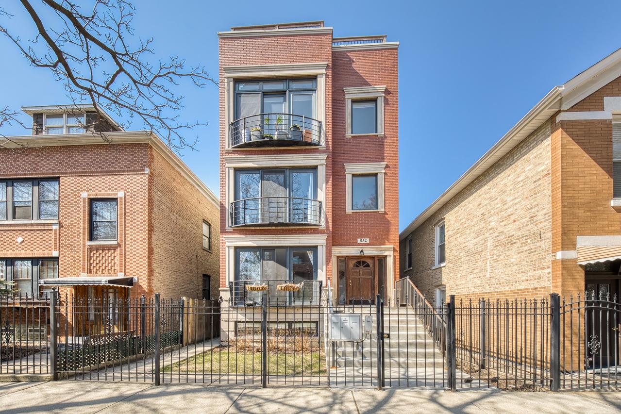 832 N Washtenaw Ave. #3, Chicago, IL 60622