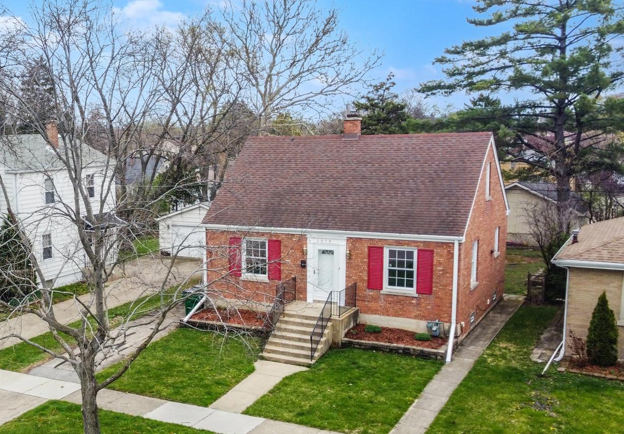 1319 Highridge Pkwy., Westchester, IL 60154