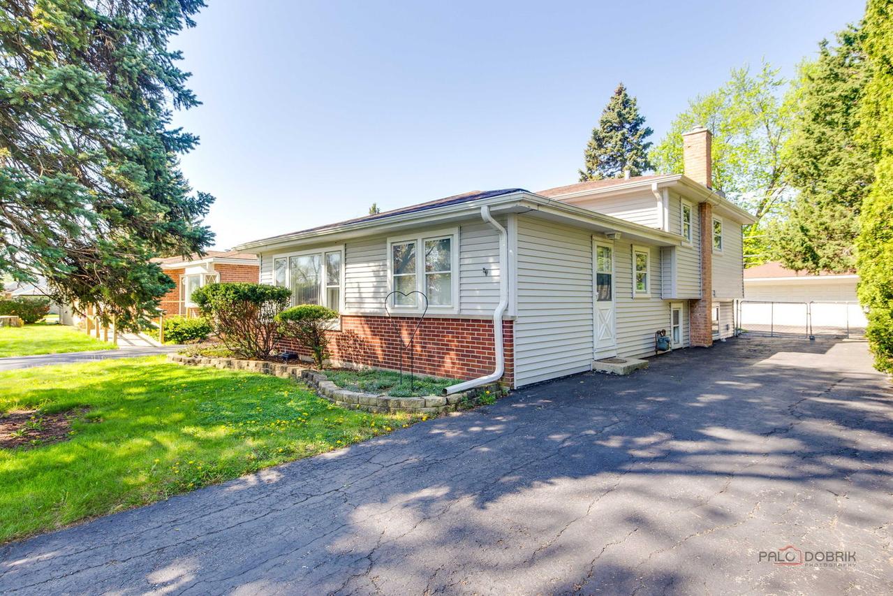338 Ash Ave., Wood Dale, IL 60191