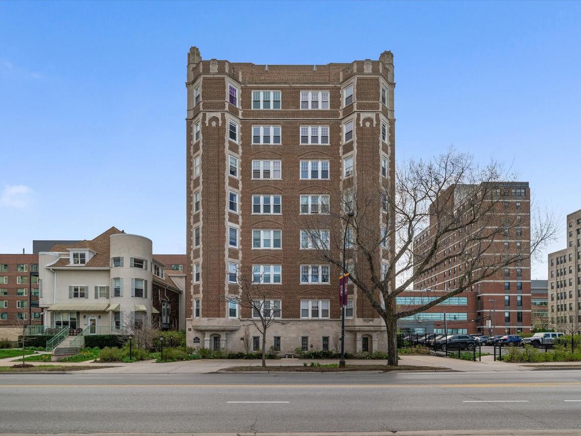 6334 N Sheridan Rd. #3F, Chicago, IL 60660
