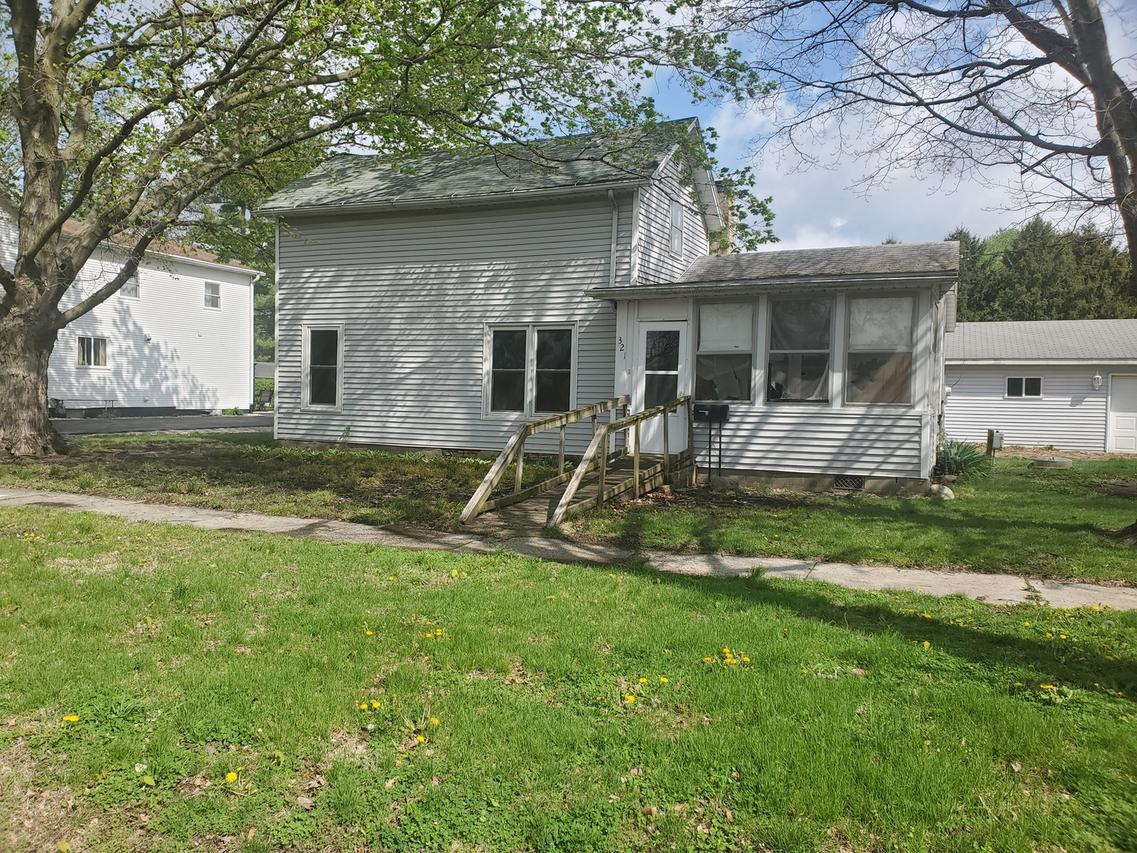 321 E Seminary Ave., Onarga, IL 60955