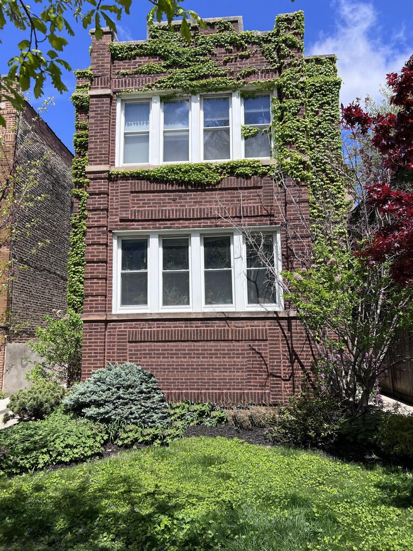 2604 W Argyle St., Chicago, IL 60625