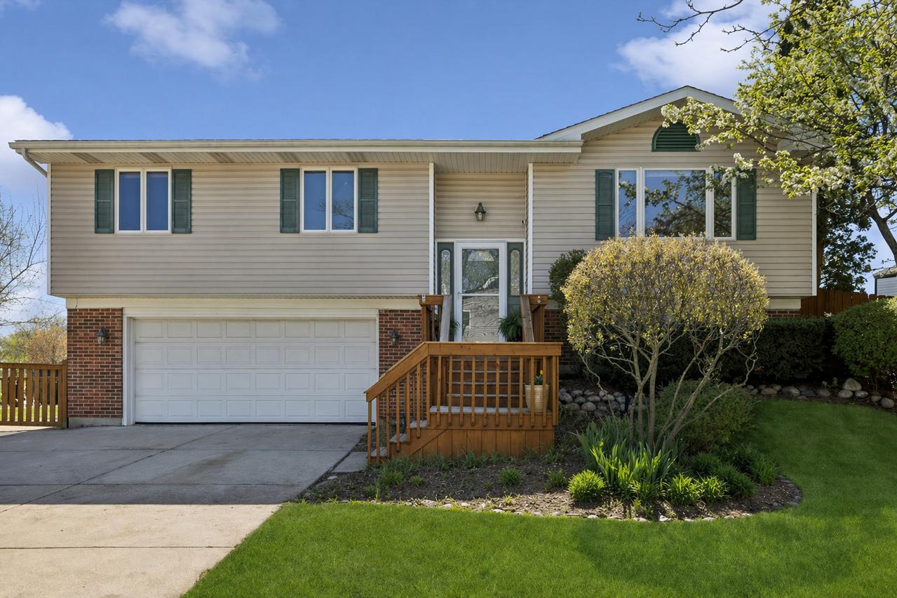 4140 Portage Ln., Hoffman Estates, IL 60192