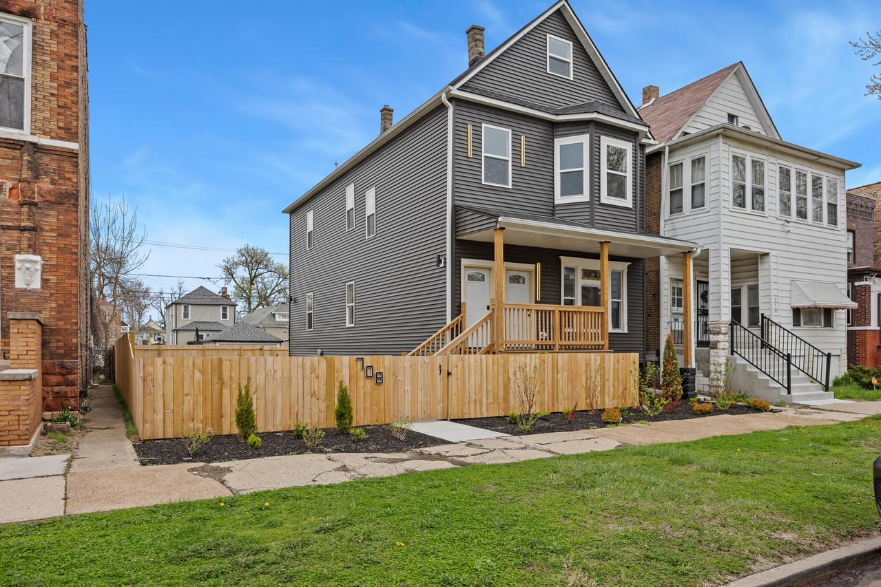 708 E 90th St., Chicago, IL 60619