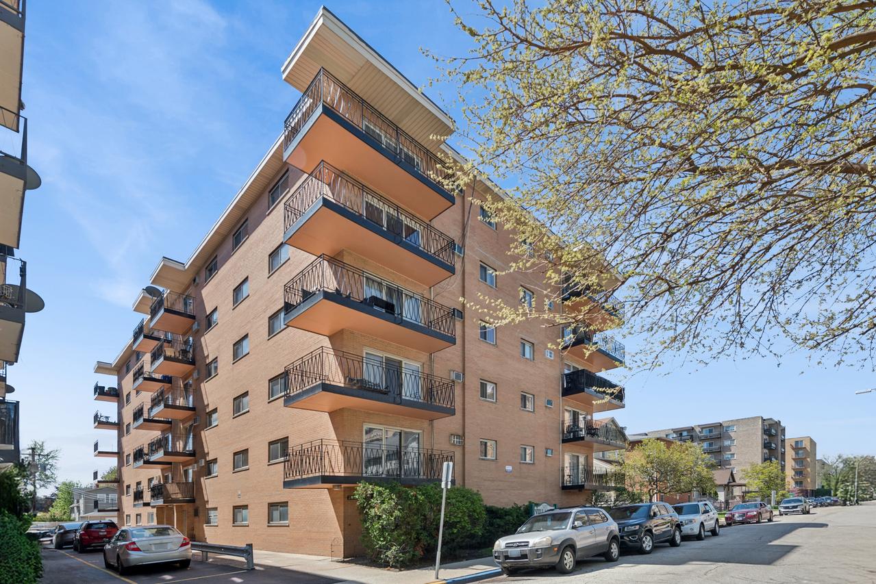 7432 Washington St. #202, Forest Park, IL 60130