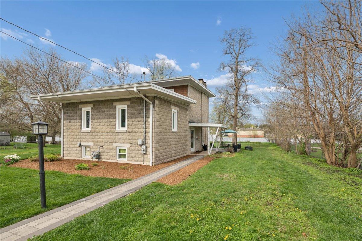 34 S River St., South Elgin, IL 60177