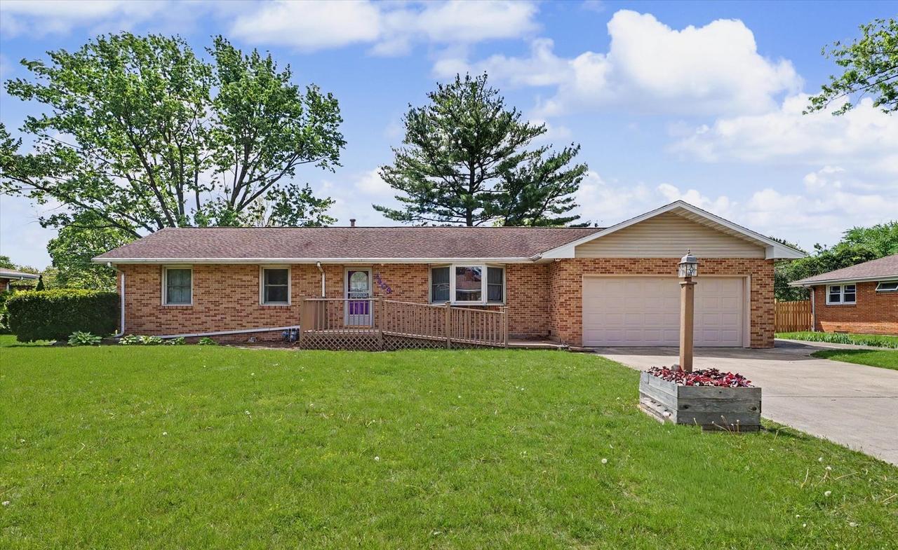 2409 John Dr., Urbana, IL 61802