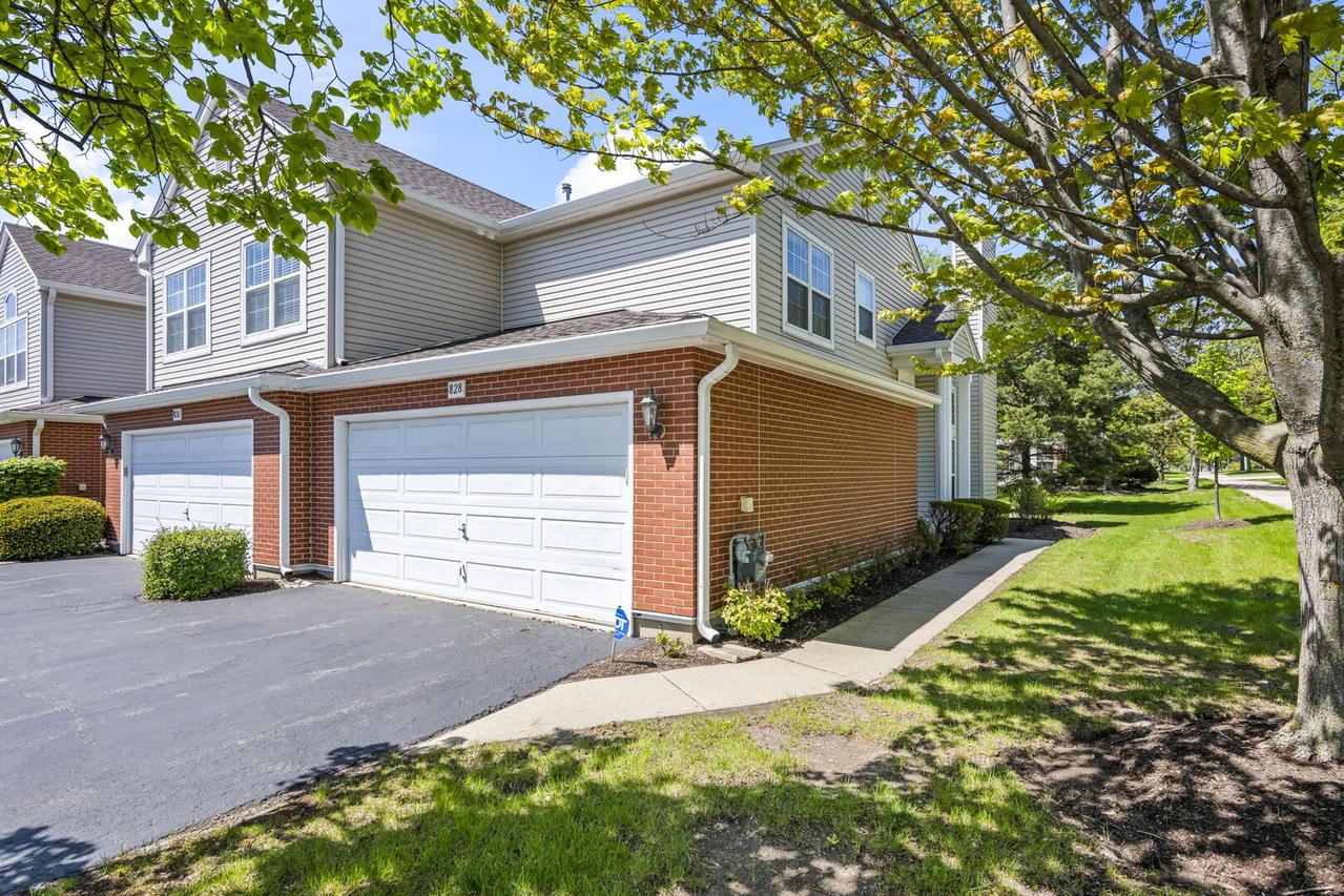 828 Old Checker Rd., Buffalo Grove, IL 60089