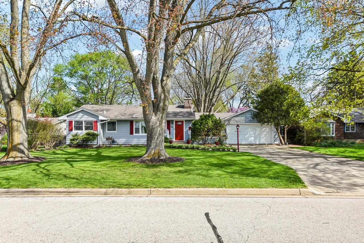 336 W Lincoln Ave., Libertyville, IL 60048