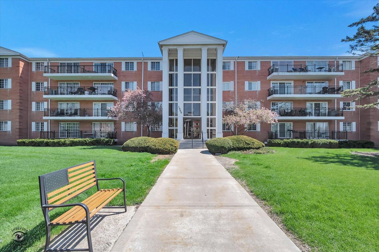 1050 N Farnsworth Ave. #301, Aurora, IL 60505