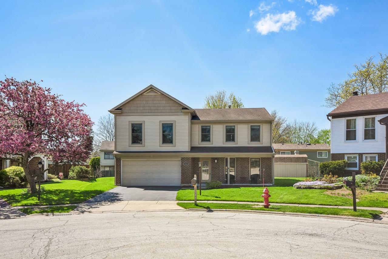 588 Kingston Ct., Roselle, IL 60172