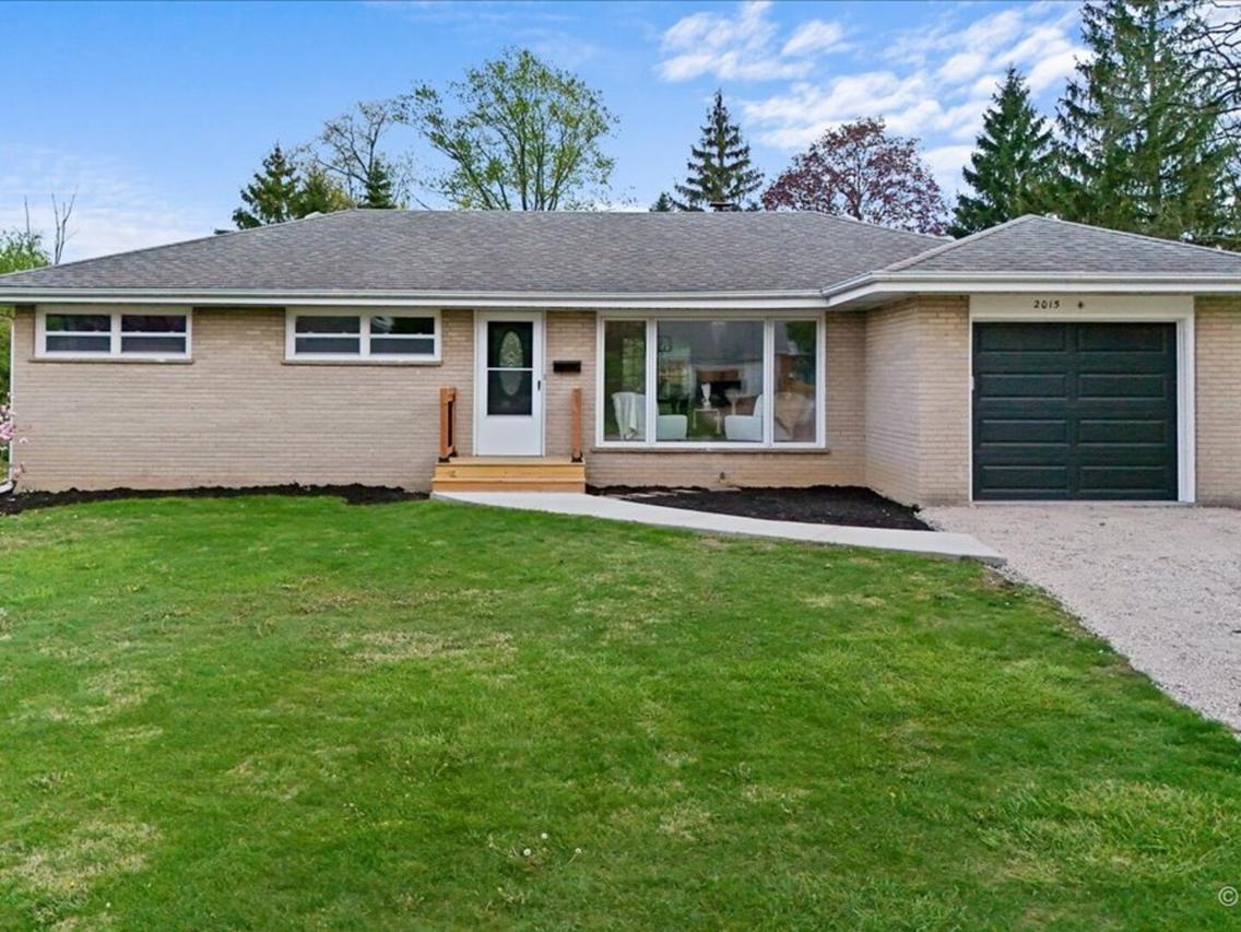 2015 Maplewood Rd., Northbrook, IL 60062
