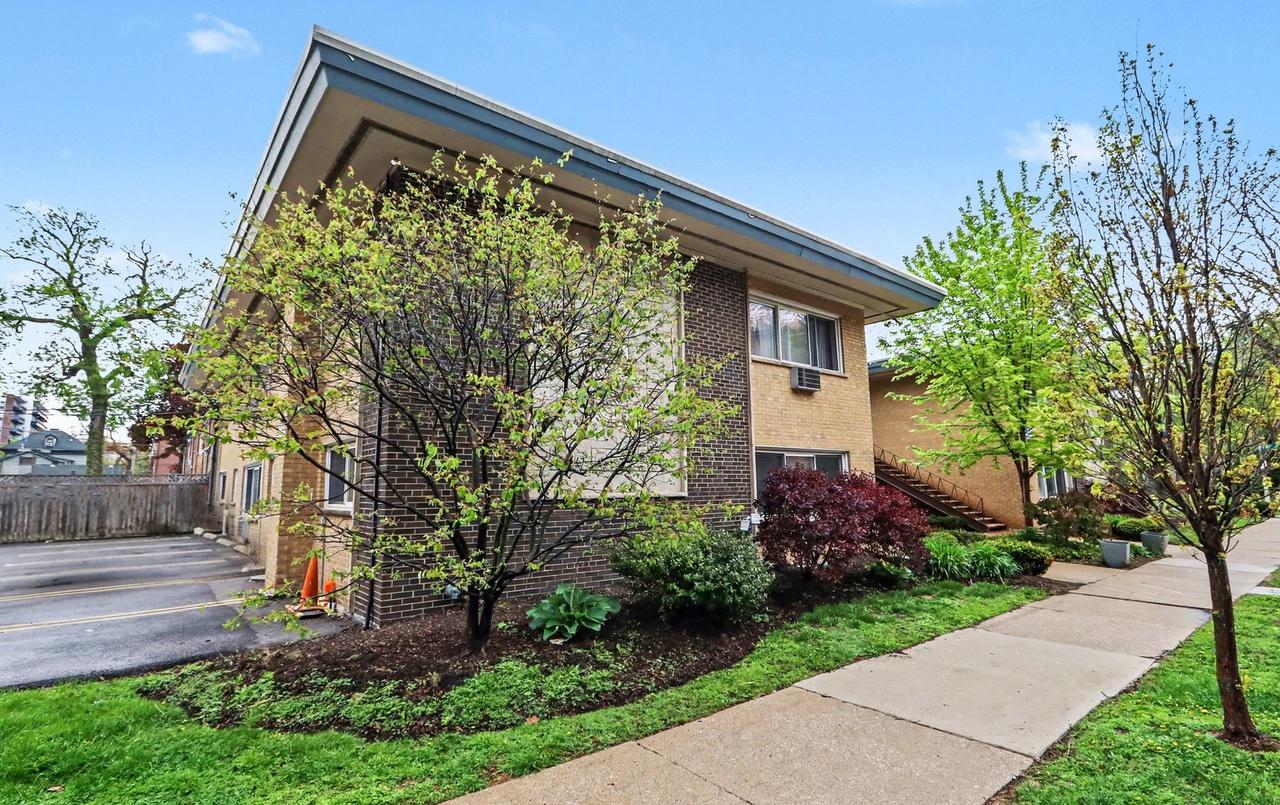 135 S Kenilworth Ave. #6, Oak Park, IL 60302