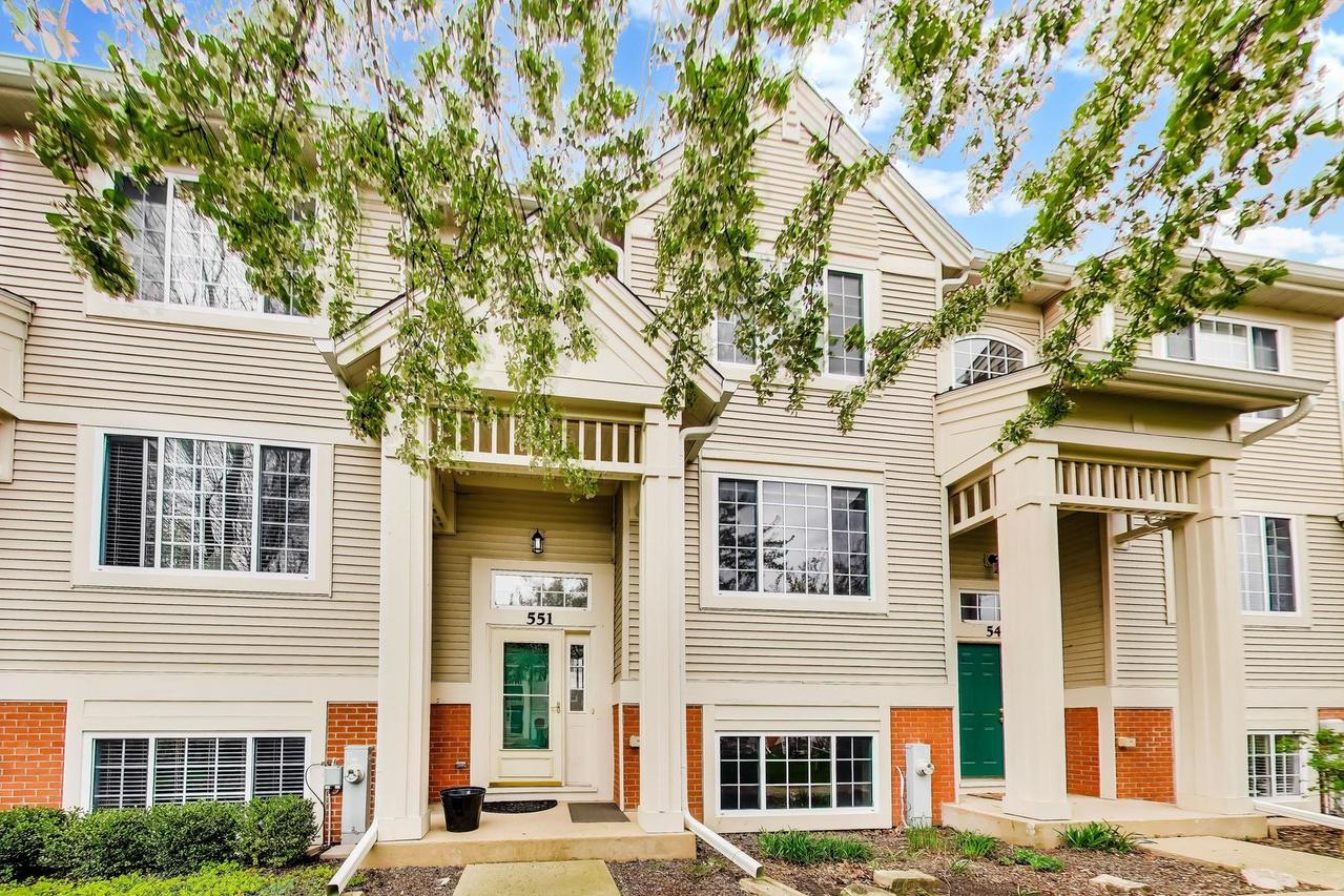 551 Cary Woods Cir., Cary, IL 60013