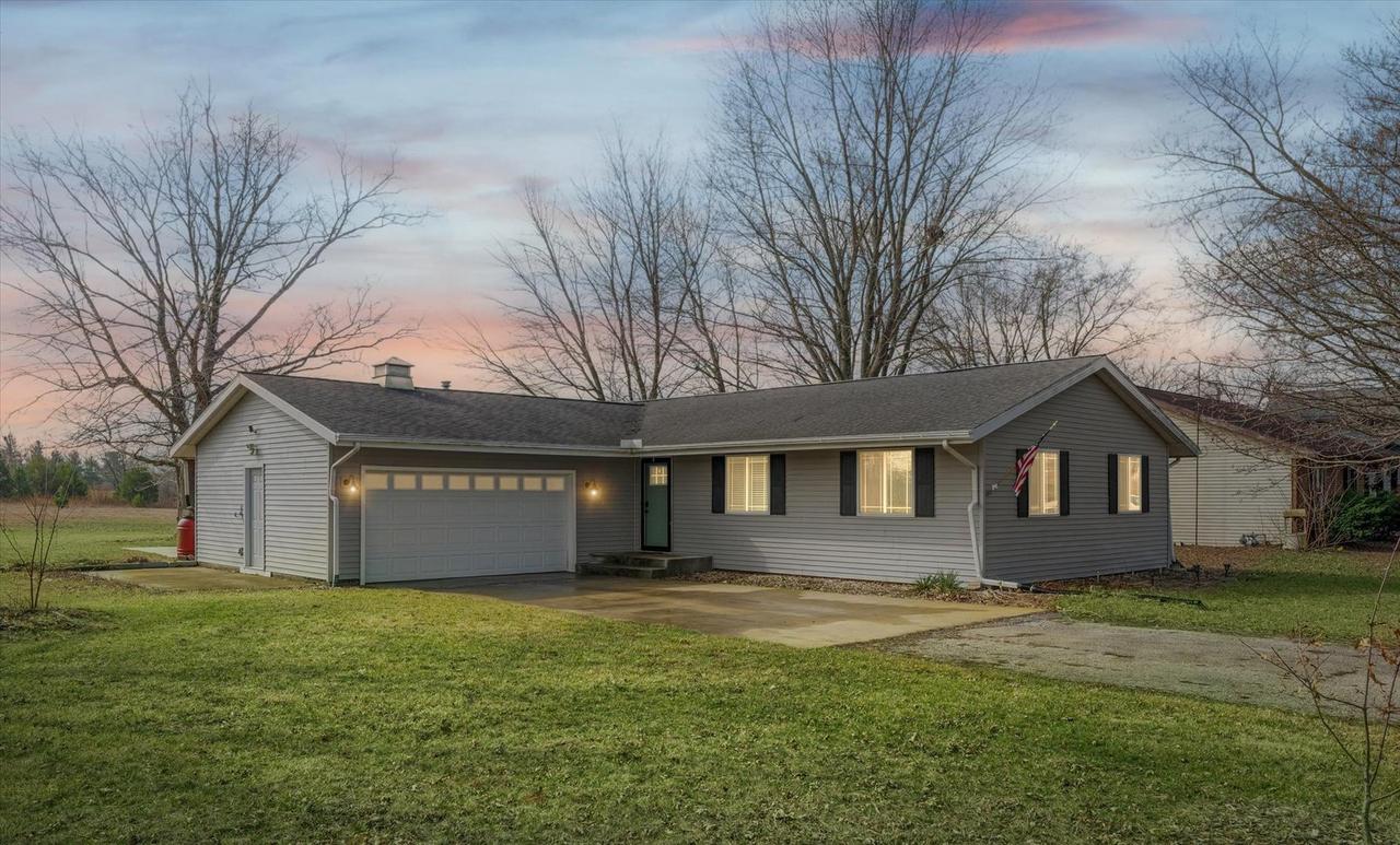 1432 Country Club Ln., Loda, IL 60948