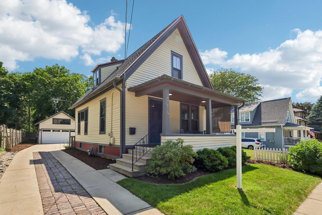 514 W Park Ave., Aurora, IL 60506