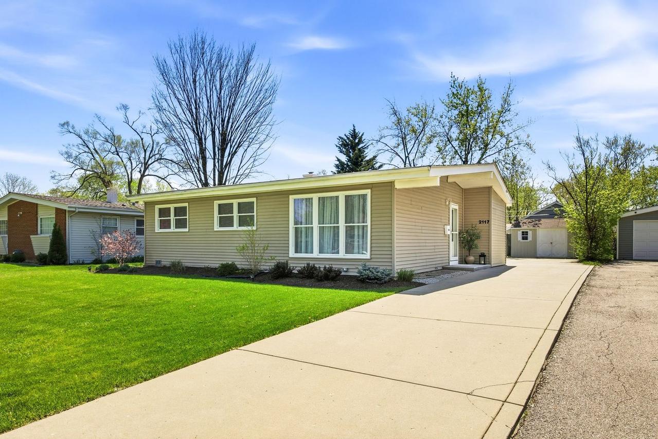 2117 Grouse Ln., Rolling Meadows, IL 60008