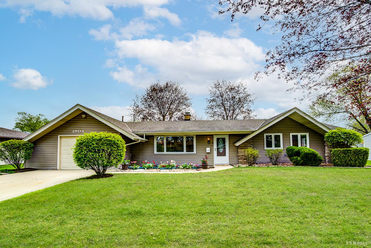 1904 Winston Ln., Schaumburg, IL 60193