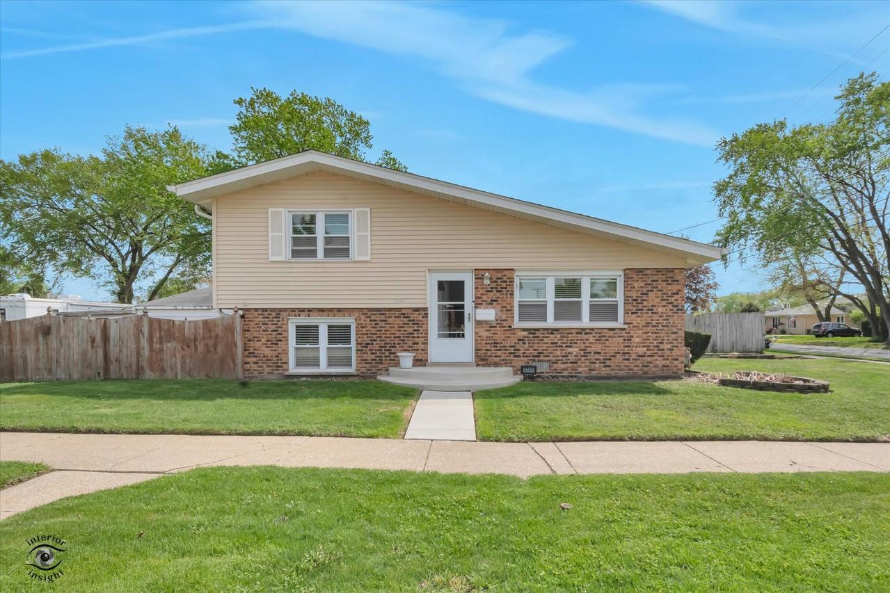 3741 W 121st St., Alsip, IL 60803