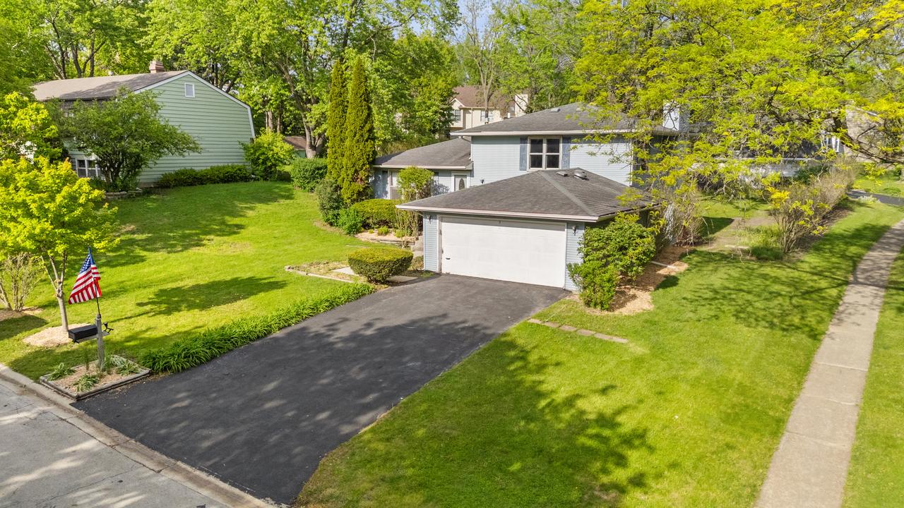 405 N Glengarry Dr., Geneva, IL 60134