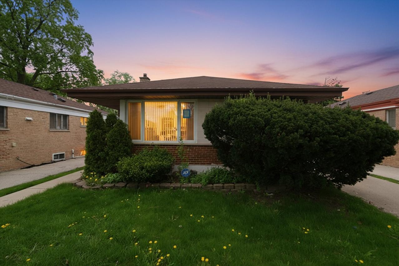 119 Rice Ave., Bellwood, IL 60104