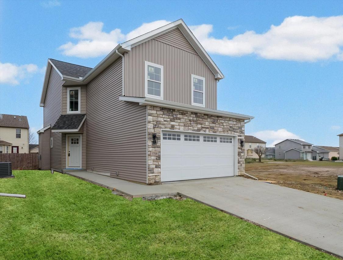 3708 Lighthouse Pointe Point, Champaign, IL 61822