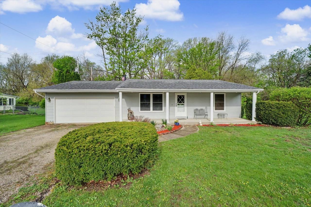 105 S Meadowhill Ln., Mahomet, IL 61853