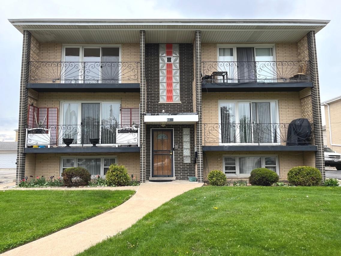 8632 Leclaire Ave., Burbank, IL 60459